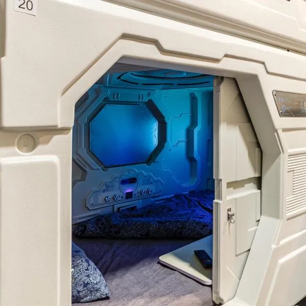 Kapselhotel mit Lounge & Massagesesseln - nähe Hauptbahnhof Halle-Saale, hotel em Halle an der Saale