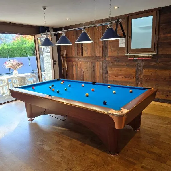 Appartamento con Biliardo Privato Patio e Parcheggio Aosta, hotel en Aosta