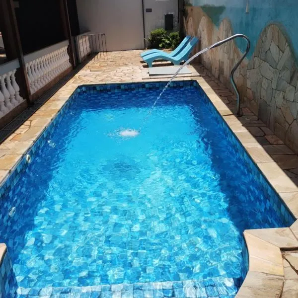 Casa com piscina, hotel in Ribeirão Preto
