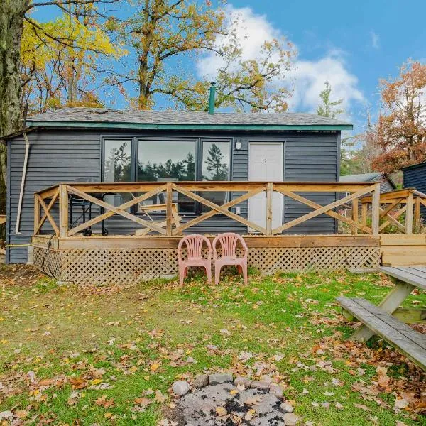 2-Bedroom Cottage #10 - Pitch Pine, hotel in Gravenhurst