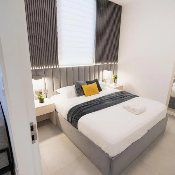 One bedroom apartment in Sharjah by Stay Bnb, hotel v destinaci Sharjah