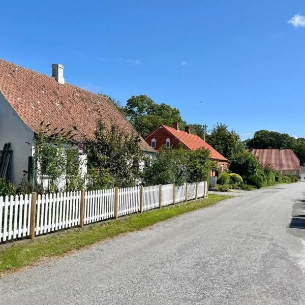 Under the Tree, готель у місті Ерескебінґ