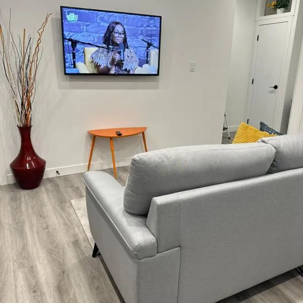 Modern Basement Suite near West Edmonton Mall, hotel en Edmonton
