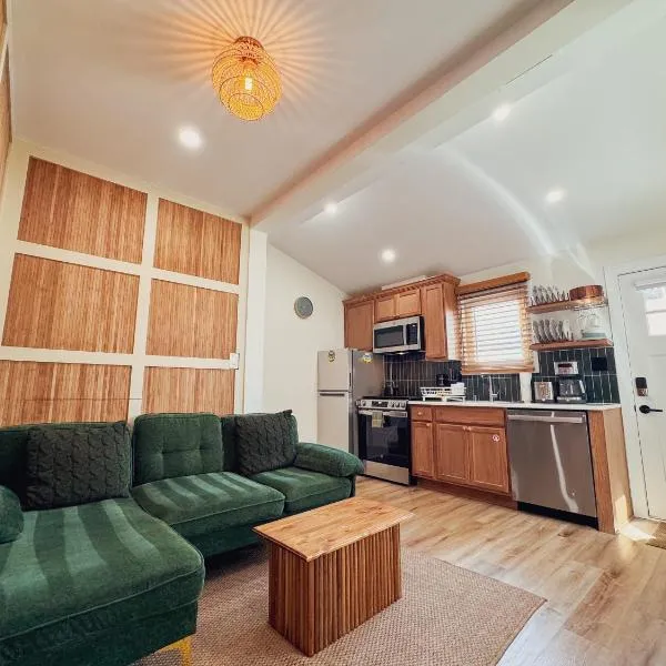 Stylish 2 BR 1 BA Apartment - Steps to the Ocean - Hidden Gem, hotell sihtkohas Wildwood