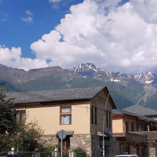 Eka&Nino GuestHouse, ξενοδοχείο στη Μέστια