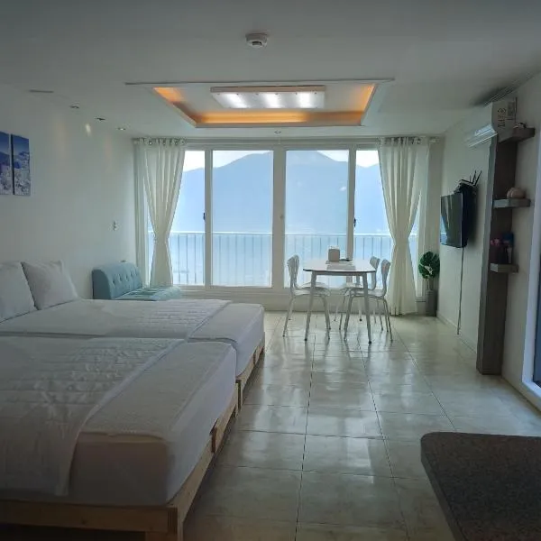 Melodia Pension, hotel in Geoje 