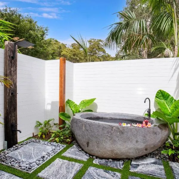 Rest Pet Friendly with Outdoor Bath 3 Mins Walk to Beach, Hotel in Umina