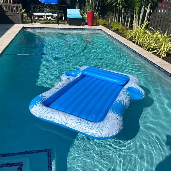 POOLSIDE MANOR - Men Only Clothing-Optional, hotel in Fort Lauderdale