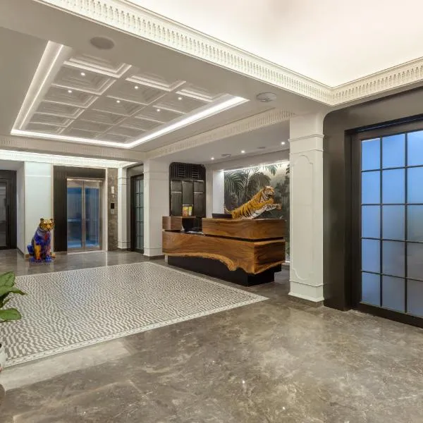 ZIBE Luxe Hyderabad by GRT Hotels, hotel in Hyderabad