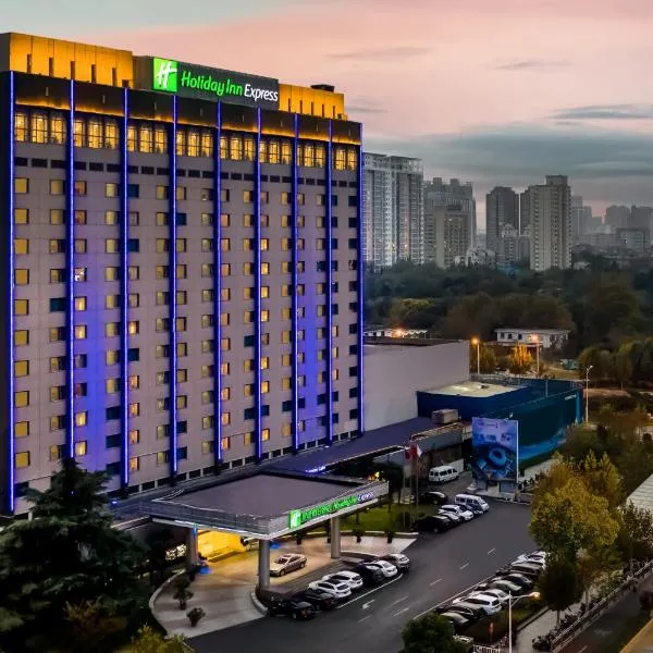 Holiday Inn Express Zhengzhou Zhongzhou by IHG, hotel in Zhengzhou