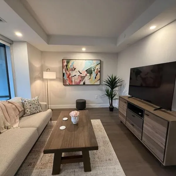Spotless vibrant & modern 1 BR with 6 appliances, hotel in Halifax