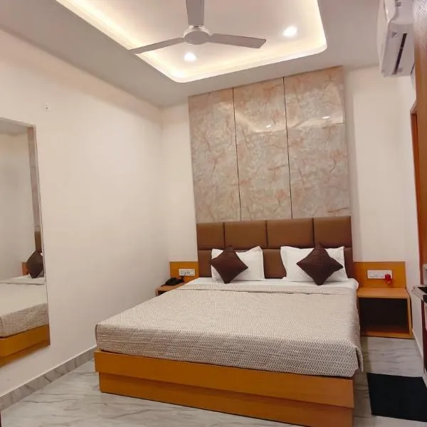 Hotel Pilgrim walking distance From Golden Temple, hotel em Amritsar