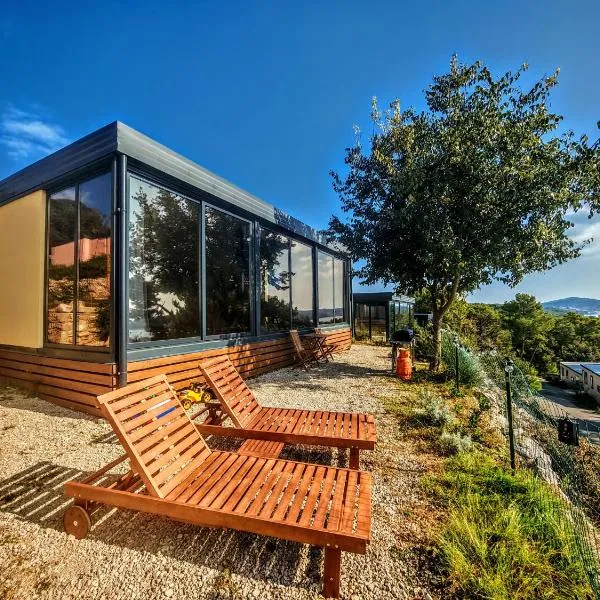KastHouse Yellow by Vellaris, Luxury Mobile Home, hotel v destinaci Mali Lošinj