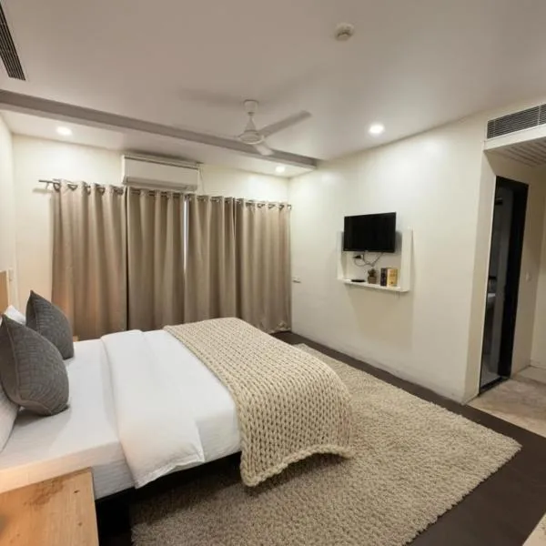 Hotel Heaven Luxes Opp Miraj Cinemas, hotel in Hyderabad