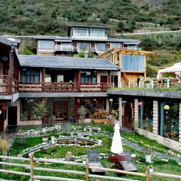 松潘怿宿古道牧风民宿Yisu, hotel v mestu Songpan