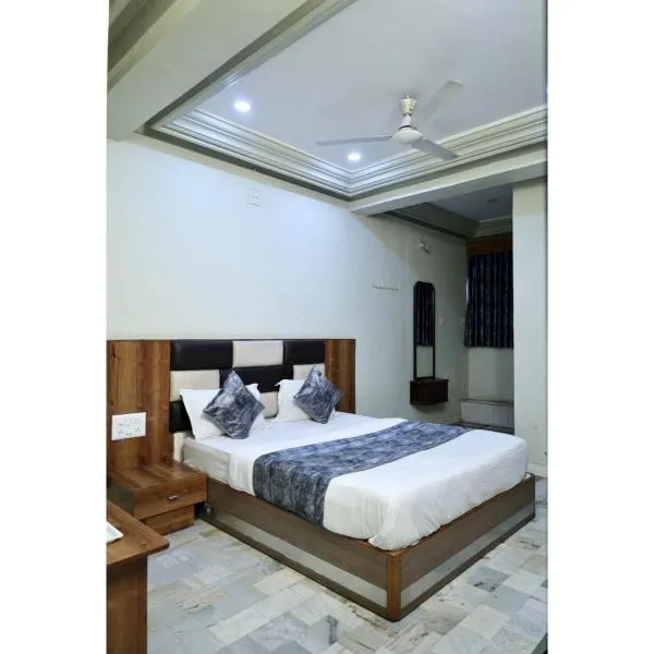 Hotel Aasopalav, hotel en Ahmedabad