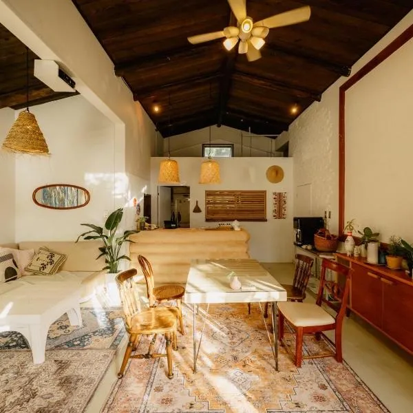 サ郷kakeRu, hotel in Onna