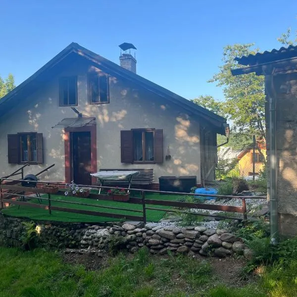 Chalupa pod lesem, hotel in Trutnov