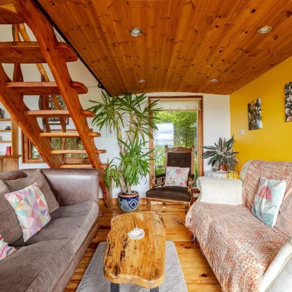 Serene Bantry Bay Cabin Retreat, ξενοδοχείο σε Bantry