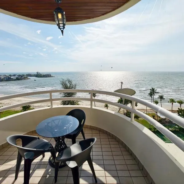 3BR Luxury Seafront Apartment with Beach Access ,RegencyTanjungTuanBeachResort, hotell sihtkohas Port Dickson