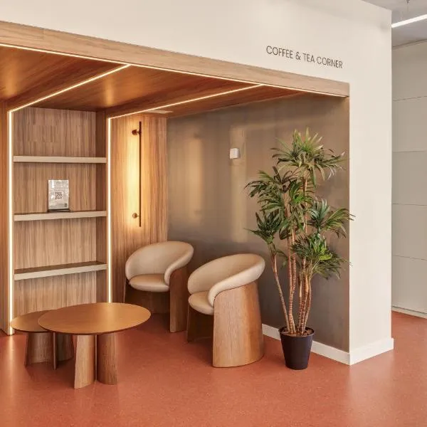 B&B HOTEL Granada Estación, hotel in Granada