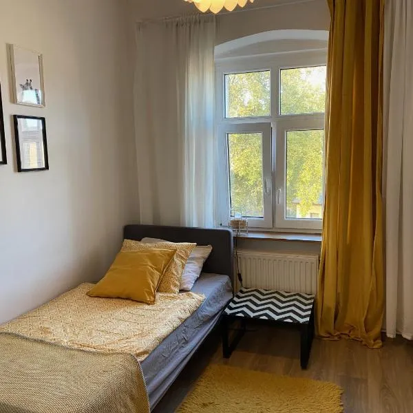 Lemuria Hostel Szkolna centrum, hotel in Legnica