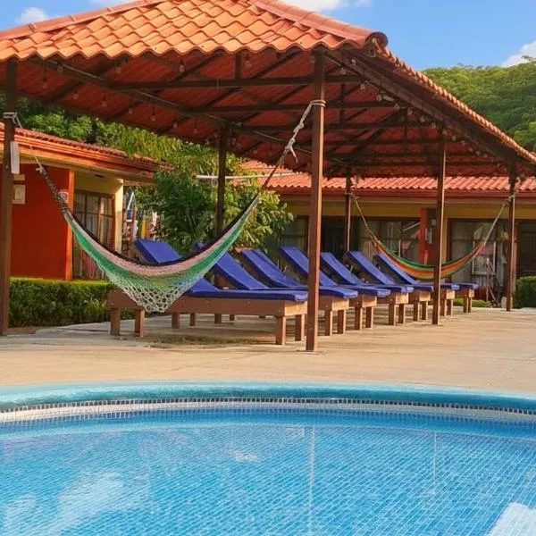 Hotel & Villas Huetares, ξενοδοχείο σε Playa Hermosa