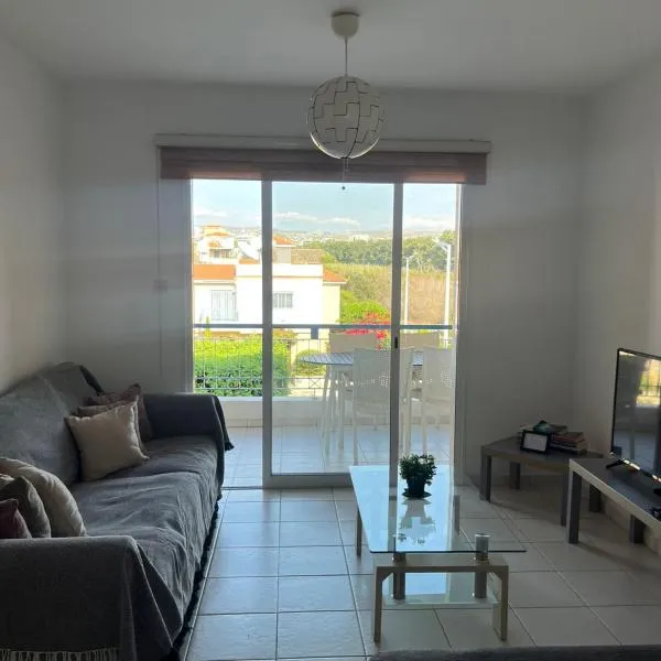 IRIS VILLAGE, NEAR KINGS AVENUE MALL - By IMH Travel & Tours, hotel v Pafose