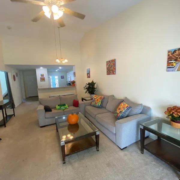 노스 포트에 위치한 호텔 Florida condo close to Warm Mineral Springs