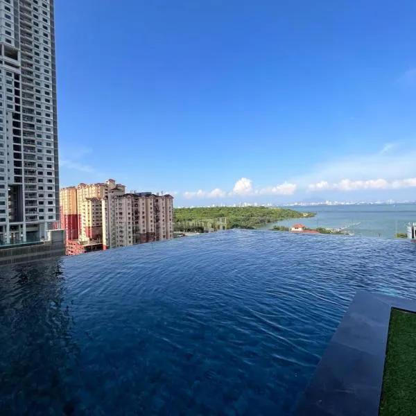 Georgetown Urban Family & Baby-Friendly Home with Skypool Seaview, hôtel à Jelutong