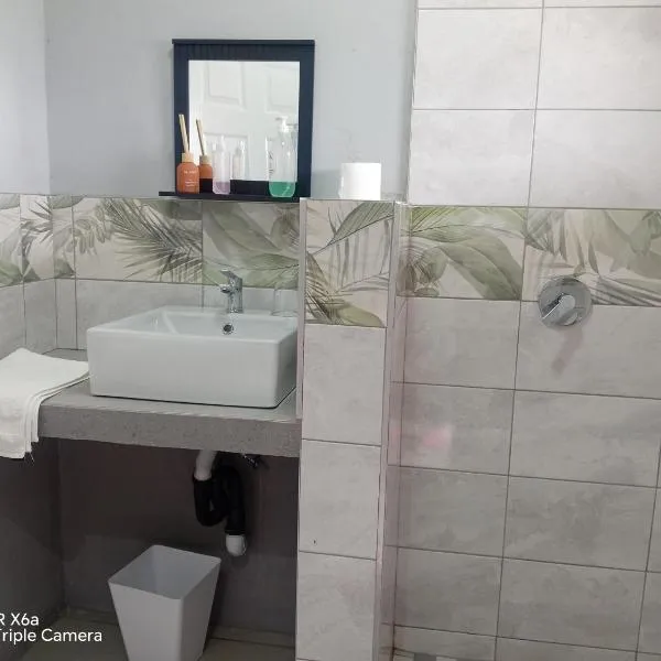 Galaxy Bed and Breakfast, hotel din Butha-Buthe