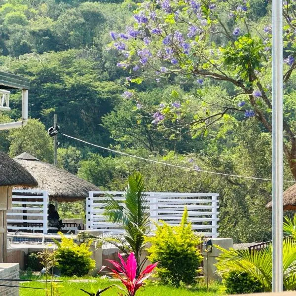 Siyaya’s Guest Palace، فندق في جوزيني