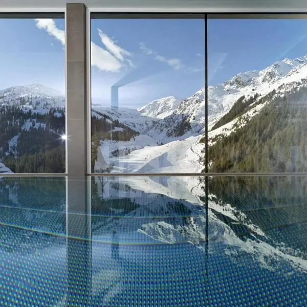 Hotel Zirbenhof, hotel in Hochfugen