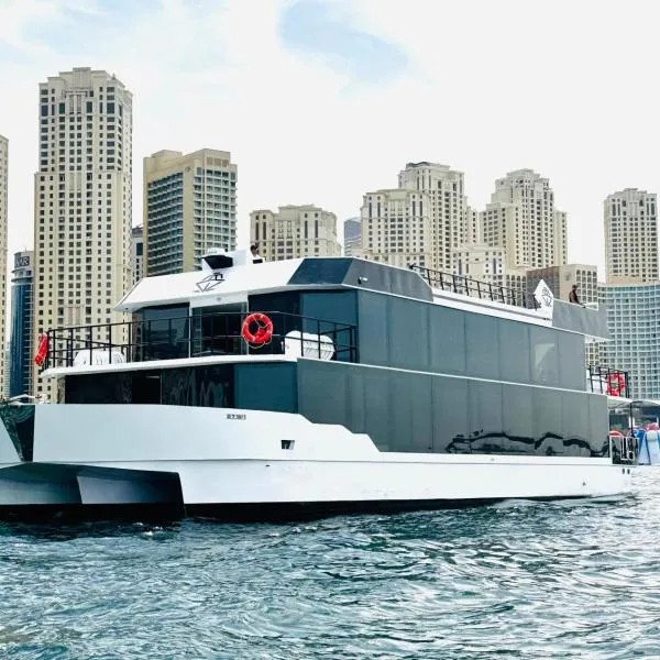 Boat Camping, hotel in Dubai