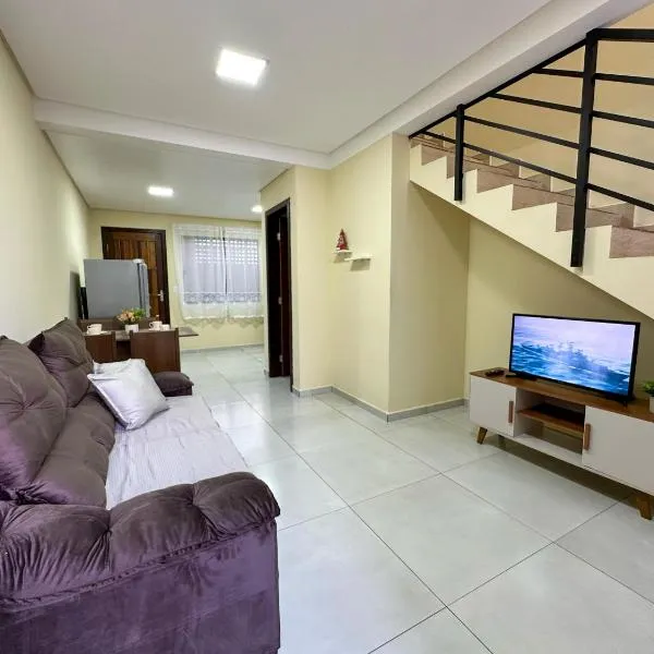 Espaçosa Casa com WI-FI Perto do Aroporto - Conforto e Praticidade GEM19, hótel í Joinville