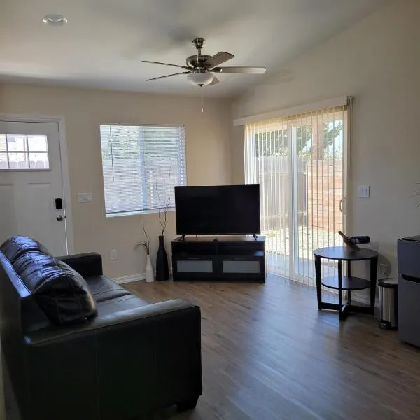 Comfy, independent 1 bedroom guest suite in Orcutt, hotell 