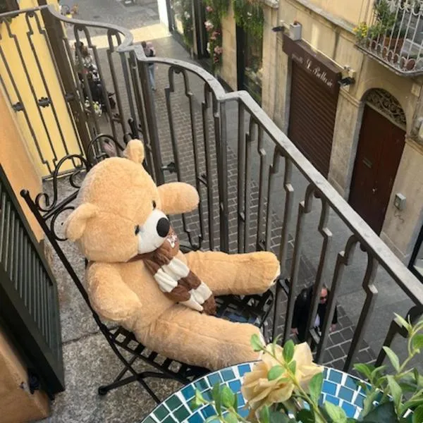 Bohemian Apartment - heart of Como, hotel en Como