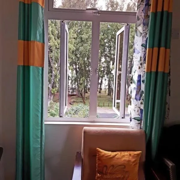 Beachfront two bedroom apartment-perfect sea escape!, hotel in Flic-en-Flac