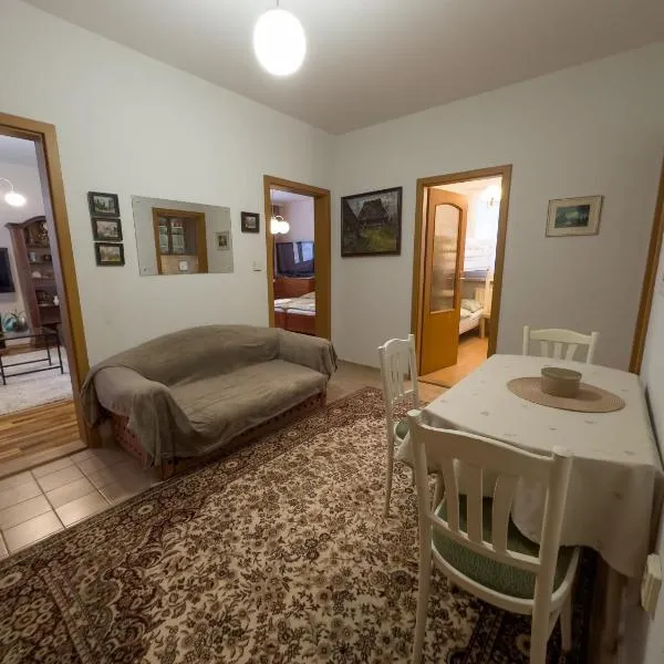 Retro apartment with three rooms, hotel v destinaci Bratislava