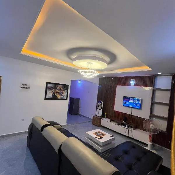Cee&Tee at AKOBO 1Bedroom or 2Bedrooms -247 Electricity-Solar Inverter AC in Bedrooms, hotel in Ibadan
