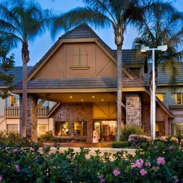 Folk Inn Ontario Airport, ξενοδοχείο στο Οντάριο