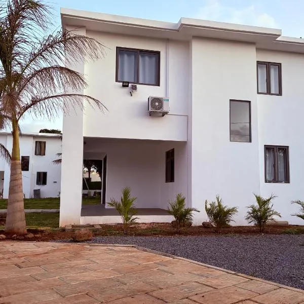 Cool Breeze VIlla No 1 Grand Baie – hotel w mieście Grand Baie
