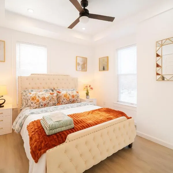 Modern 5BR DC Home Free Parking Steps from Metro Family-Friendly, Hotel in Washington