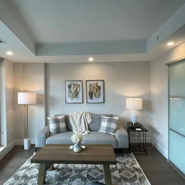 Downtown bright cozy & modern 1 Bedroom, hotel u gradu Halifaks