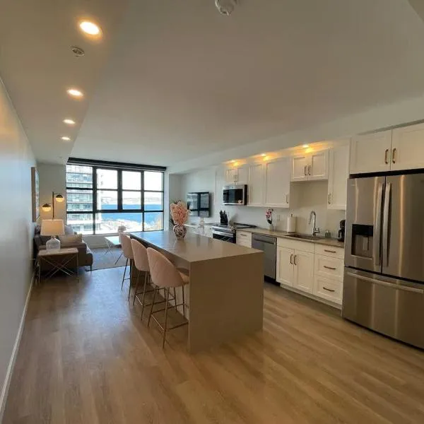Waterfront large 1 BR with 6 appliances & gym,位于哈利法克斯的酒店