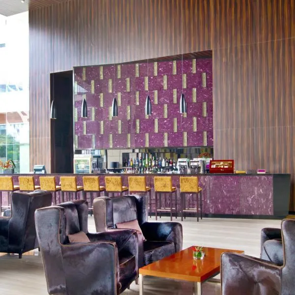 Crowne Plaza Guangzhou Huadu by IHG - Free Shuttle bus between hotel to Exhibition Center During Canton Fair, hotel in Guangzhou