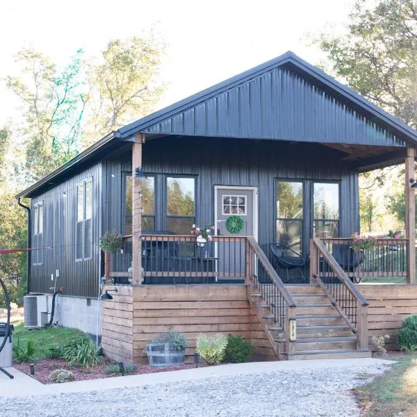 Bourbon Barrel Cottages #5 on Ky Bourbon Trail, ξενοδοχείο σε Lawrenceburg