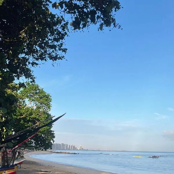 Quarto na Av Beira mar em Apto familiar，位于福塔莱萨的酒店