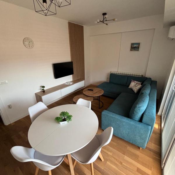 Sunny Apartment MONA, Скопье