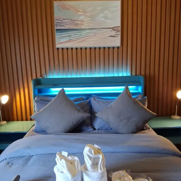 Cave Beach Resort - Boutique Accomodation, hotel sa Dingalan